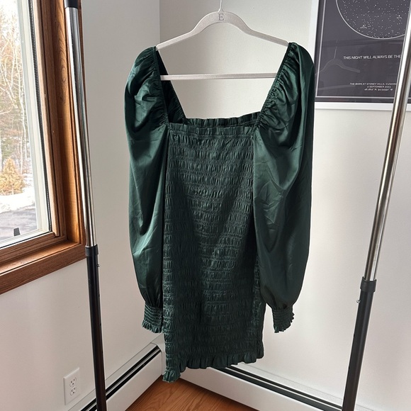 Emerald Green Long Sleeve Short Dress - Picture 2 of 3